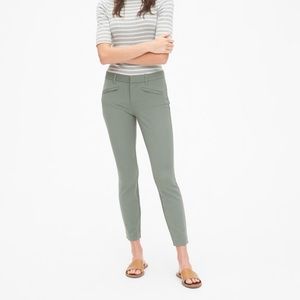 GAP Pants - Gap NWT Skinny Ankle Pants Size 2 Gray GAP Pants - Gap NWT Skinny Ankle Pants Size 2 Gray
